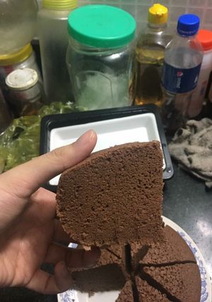 Hình của món Cốt Gato Chocolate làm bằng nồi cơm điện (bông lan socola).
