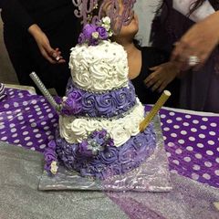 A picture of Vanilla frostingWhite and purple cake.