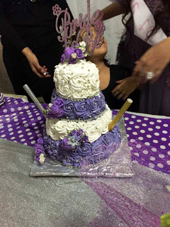 A picture of Vanilla frostingWhite and purple cake.