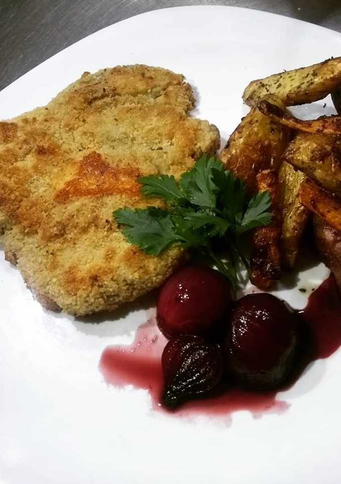 Una foto de Milanesa de Berenjena con verduras asadas  y Emulsión de Berenjenas