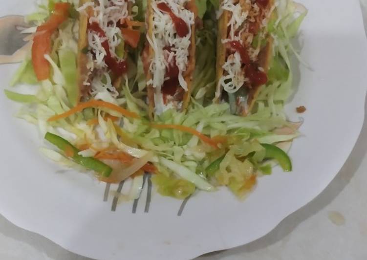 Recipe of Ultimate Mexican beans tacos with sour cream