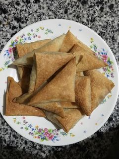 صورة لوصفة سمبوسه بسلطة الجبن في الفرن