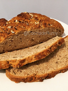 Una foto de Pan de avena y semillas