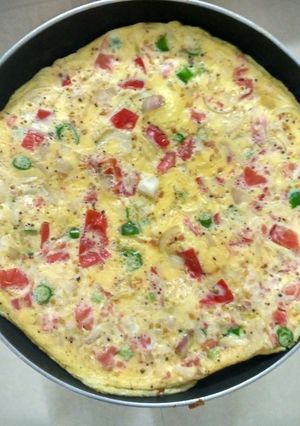 A picture of Omlette with tomatoes.