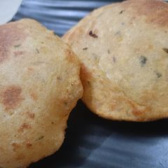 A picture of Aloo Puri.
