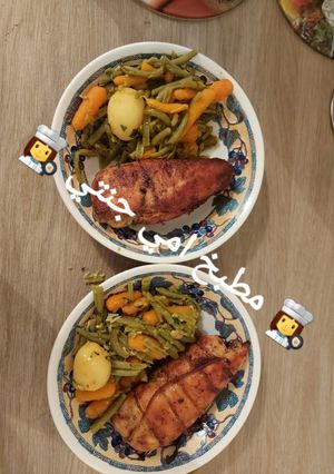 صورة لوصفة صدر دجاج محمر في طاجين مع خضار سوتيه