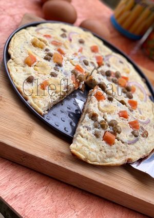 A picture of Pizza omelette.