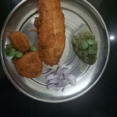 A picture of Fried chaap with coriander chutney.