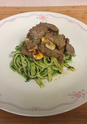 A picture of Beef,mushroom saute', spinack sauce and Fettuccine.