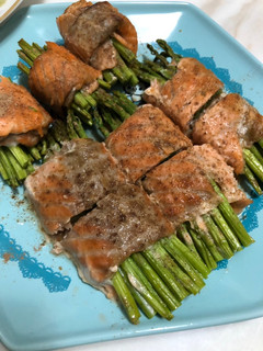 蘆筍鮭魚卷(氣炸鍋) 的食譜成品照片