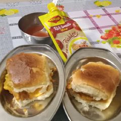 A picture of Amdavadi Vada pau.