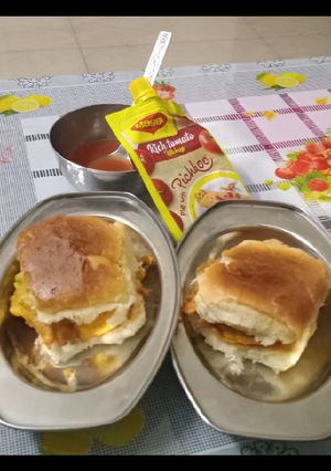 A picture of Amdavadi Vada pau.