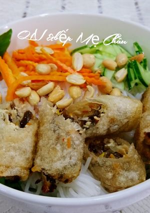 Hình của món Bún chả giò chay.