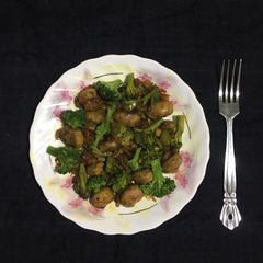 A picture of Mushroom Broccoli.