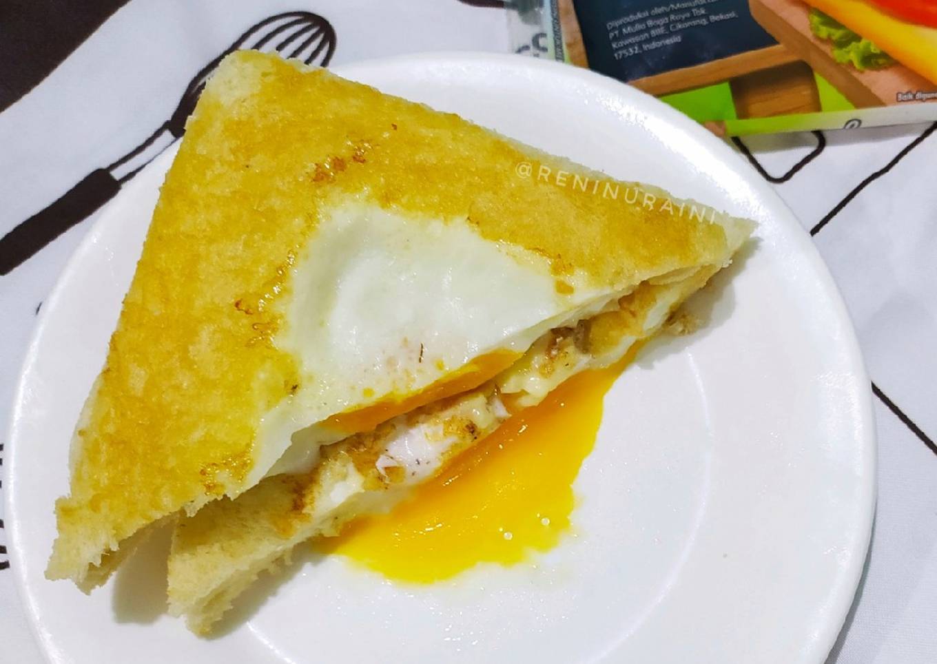 Roti Tawar Isi Telur dan Keju