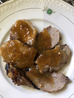 Una foto de Lomo de cerdo con salsa de ciruelas Claudia