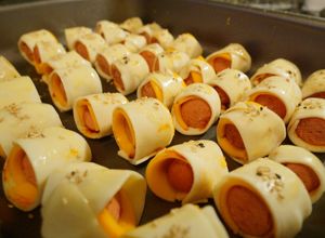 Una foto de Salchichitas alemanas envueltas con cheddar!!