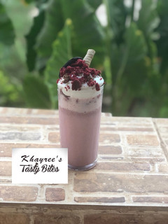 A picture of Red velvet milk shake.