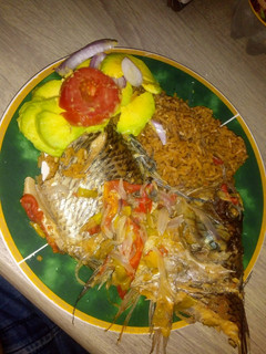 Una foto de Arroz de coco con mojarra grande sudada