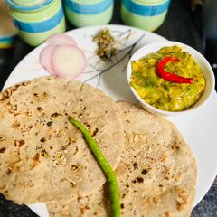 Garlic Sorghum flour roti (Bhakari) A picture of Garlic Sorghum flour roti (Bhakari).