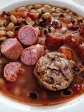 Carillas con verduras, salchichas y butifarra