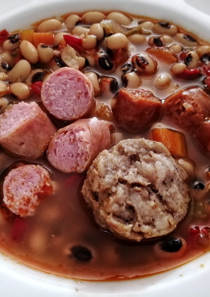Una foto de Carillas con verduras, salchichas y butifarra
