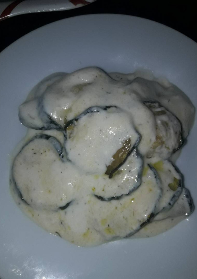 Una foto de Calabacín frito con Salsa de yogur y ajo 😊