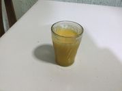Una foto de agua de manzana