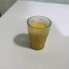 Una foto de Agua de durazno con manzana