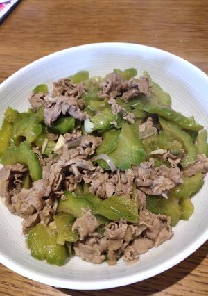 A picture of Bitter melon with Beef slices.
