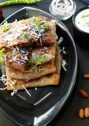 A picture of Rajma paratha.