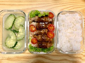 Hình của món Bò cuộn nấm kim châm sốt xì dầu.