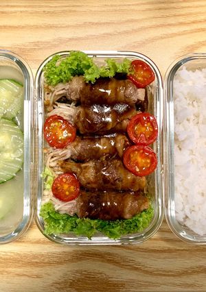 Hình của món Bò cuộn nấm kim châm sốt xì dầu.