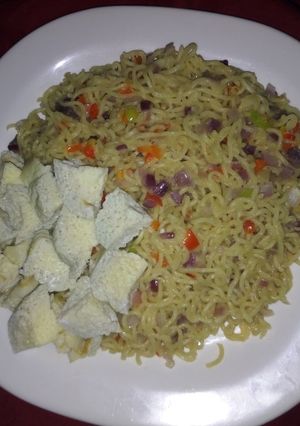 A picture of Noddles and egg.