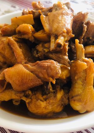 Hình của món Gà kho nấm.