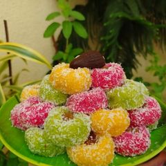 A picture of Coconut mawa burfi.
