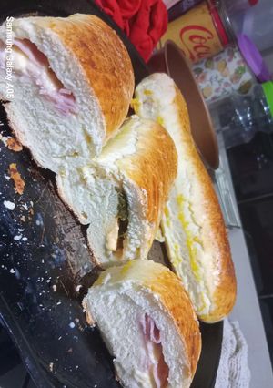 Una foto de Pancitos rellenos 🍅🥙