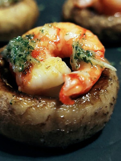 Una foto de Champiñones a la plancha con gambas