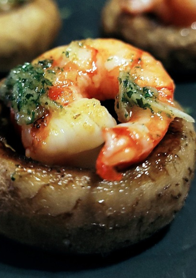 Una foto de Champiñones a la plancha con gambas