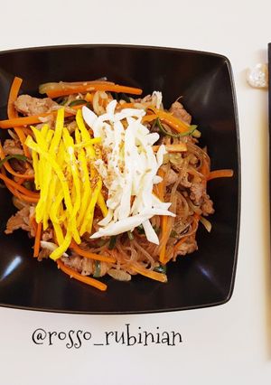 Foto di Japchae (Spaghetti di patate dolci saltati con verdure)