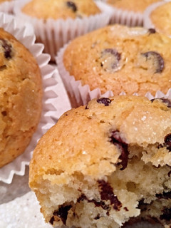 Una foto de Muffins con pepitas de chocolate y asúúúcar 🍫