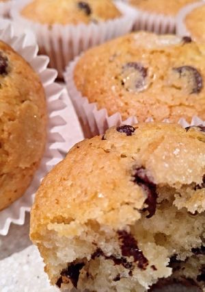 Una foto de Muffins con pepitas de chocolate y asúúúcar 🍫