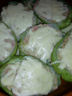 Una foto de Chayote cremoso y relleno de jamón a la Mario, s