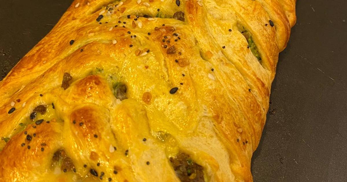 Everything Bagel Beef Broccoli Braid Recipe by Bossy Panda Cookpad