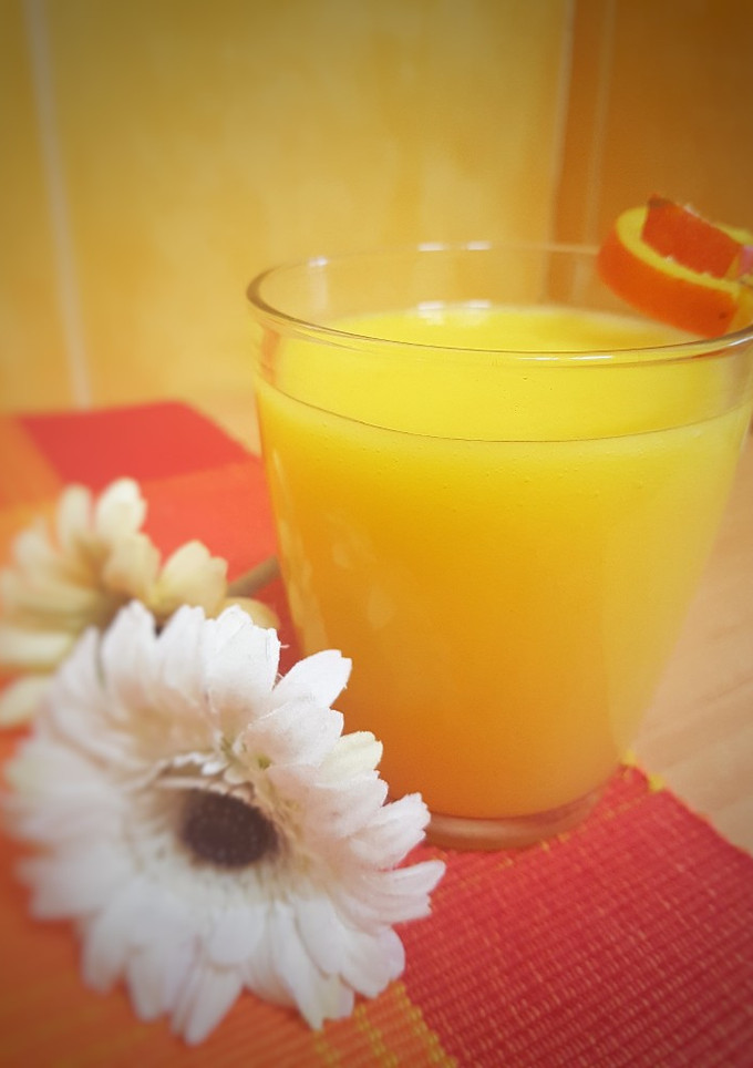 Una foto de Smoothie de mango, piña y naranja