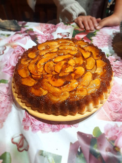Una foto de Torta de manzana invertida, receta fácil y tradicional