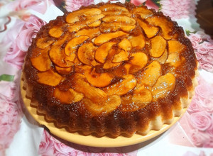 Una foto de Torta de manzana invertida, receta fácil y tradicional