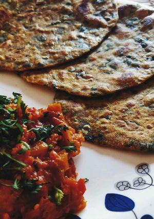 A picture of Methi Paratha.