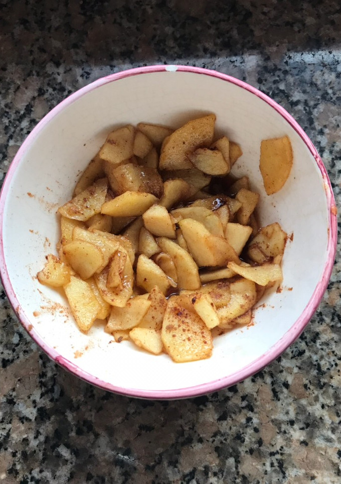 Una foto de Manzanas caramelizadas con canela
