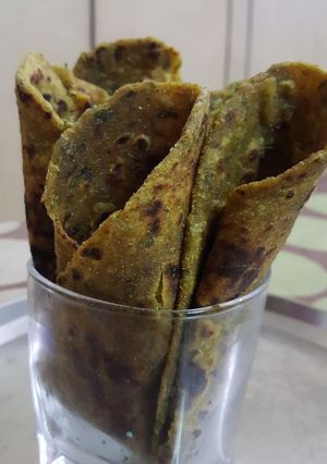 A picture of Missa bathua paratha.